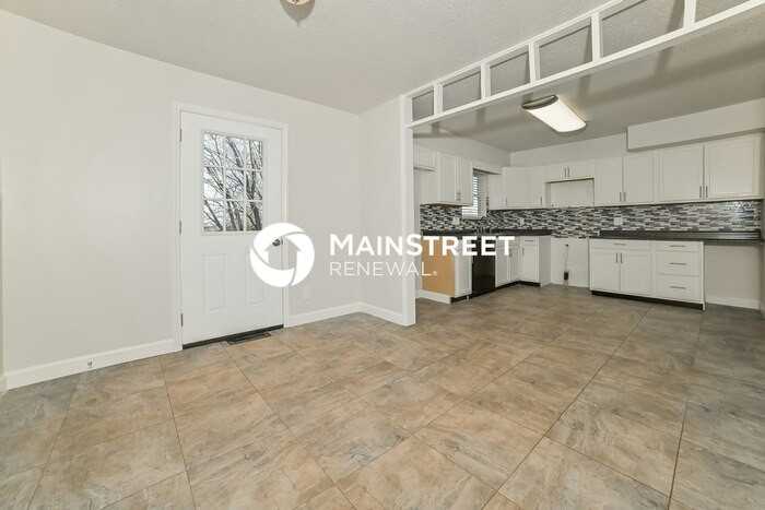 11920 Berwick Ln - Photo 6 of 17