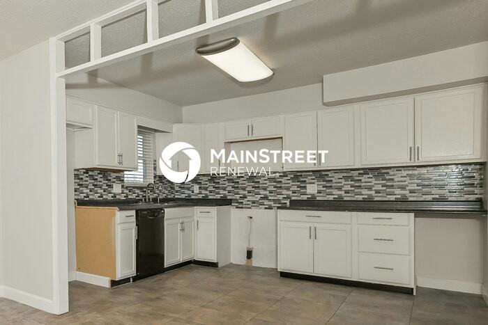 11920 Berwick Ln - Photo 7 of 17