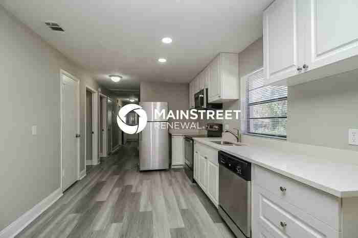 144 Mobile Ave - Photo 6 of 16