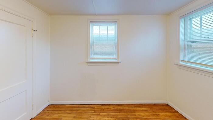 1016 1/2 N 13th St - Photo 4 of 8