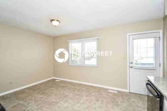 8719 Shadow Creek Way - Photo 6 of 17