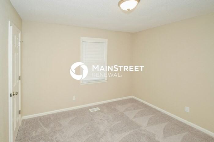 127 Fox Hill Ct - Photo 4 of 17