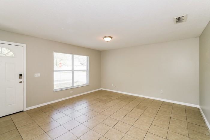 8415 N 10th St - Photo 4 of 14