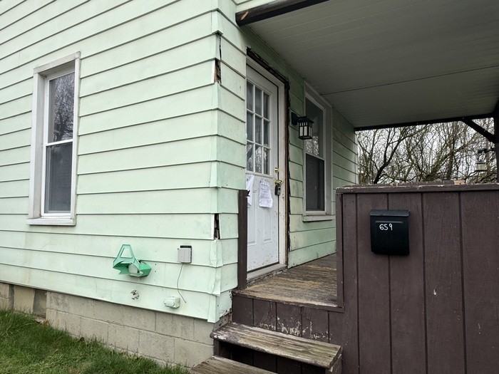 659 Fisher Hill St - Photo 3 of 17