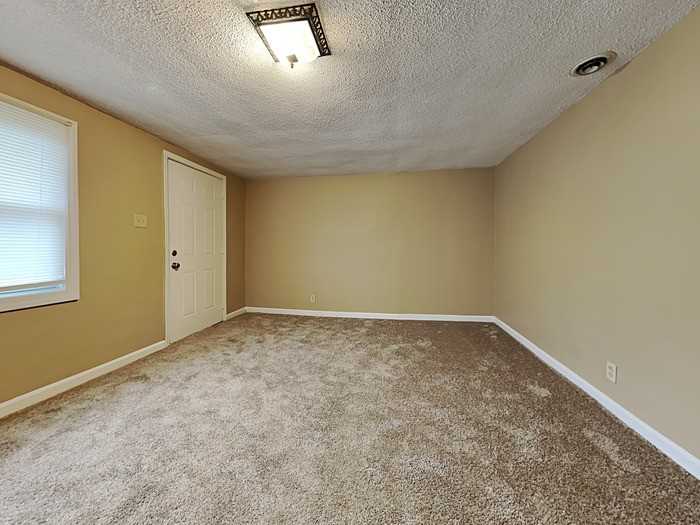 812 W Smith Valley Rd - Photo 7 of 19