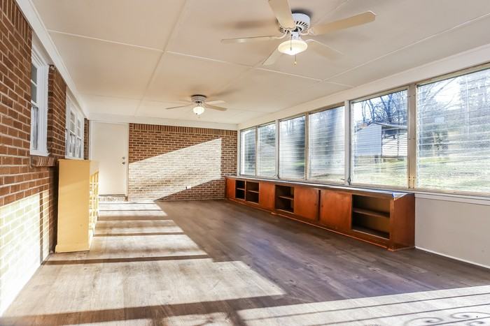 3815 Idlewild Ave - Photo 5 of 9