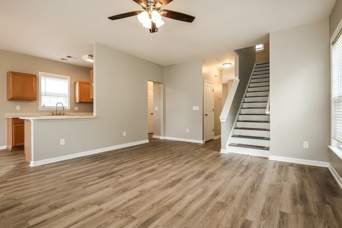 301 Pimpernel St - Photo 4 of 12