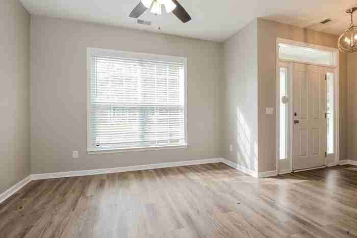 301 Pimpernel St - Photo 6 of 12