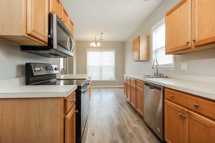 301 Pimpernel St - Photo 7 of 12