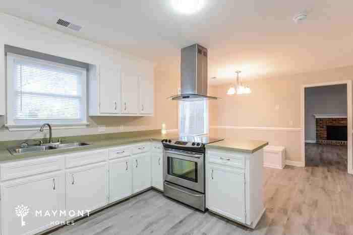 135 Silvermill Road - Photo 5 of 11