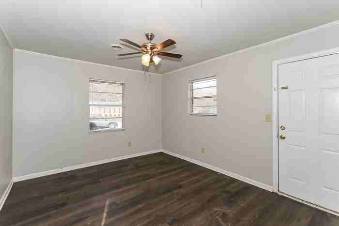 1812 Formosa Dr - Photo 7 of 11