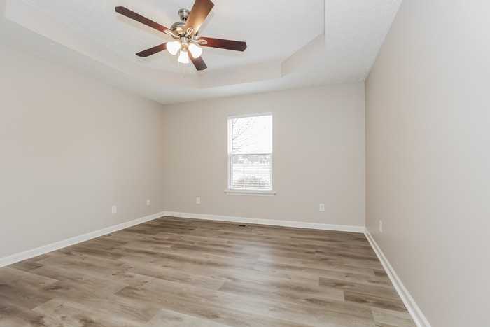 5608 Jernigan Ln - Photo 4 of 15