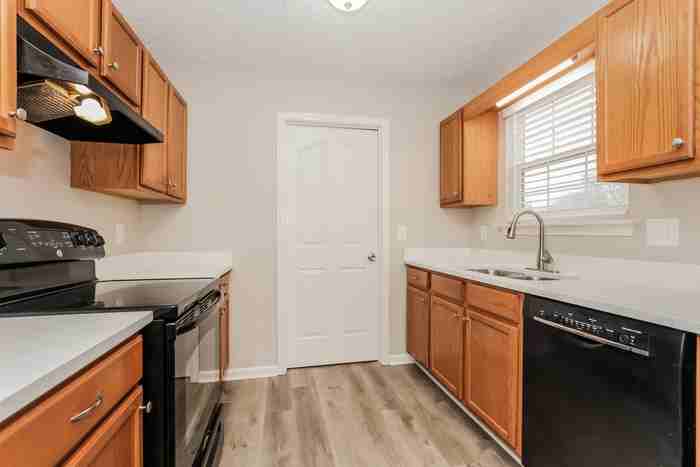 5608 Jernigan Ln - Photo 6 of 15