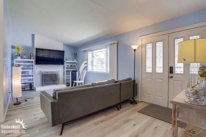 5002 Tyler St - Photo 5 of 20