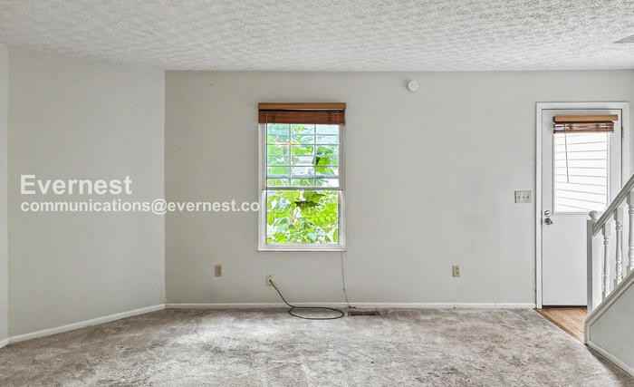 1268 Michigan Ave - Photo 6 of 31