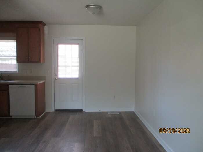 1403 Jackson St - Photo 4 of 11