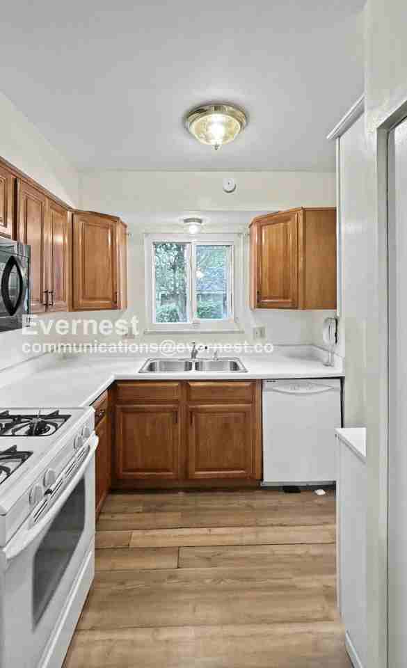 2324 Woodbrook Cir N #C - Photo 2 of 22