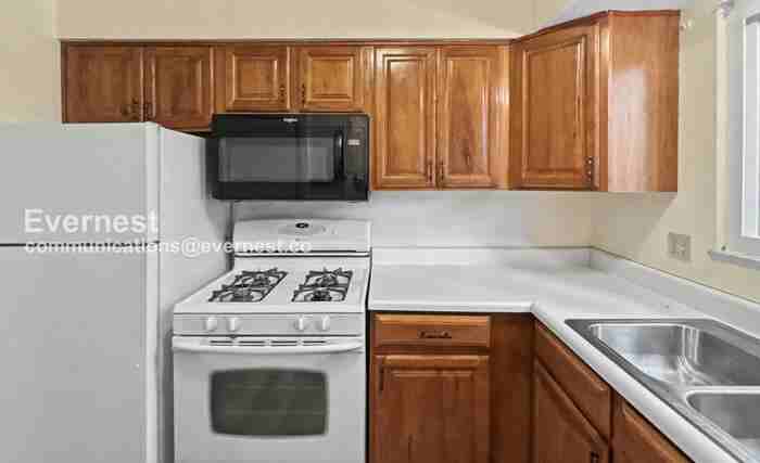 2324 Woodbrook Cir N #C - Photo 3 of 22