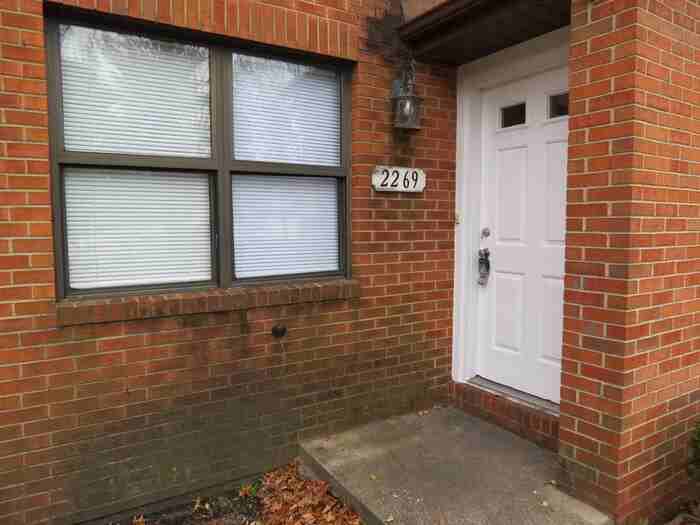 2269 Hughey Dr - Photo 2 of 19