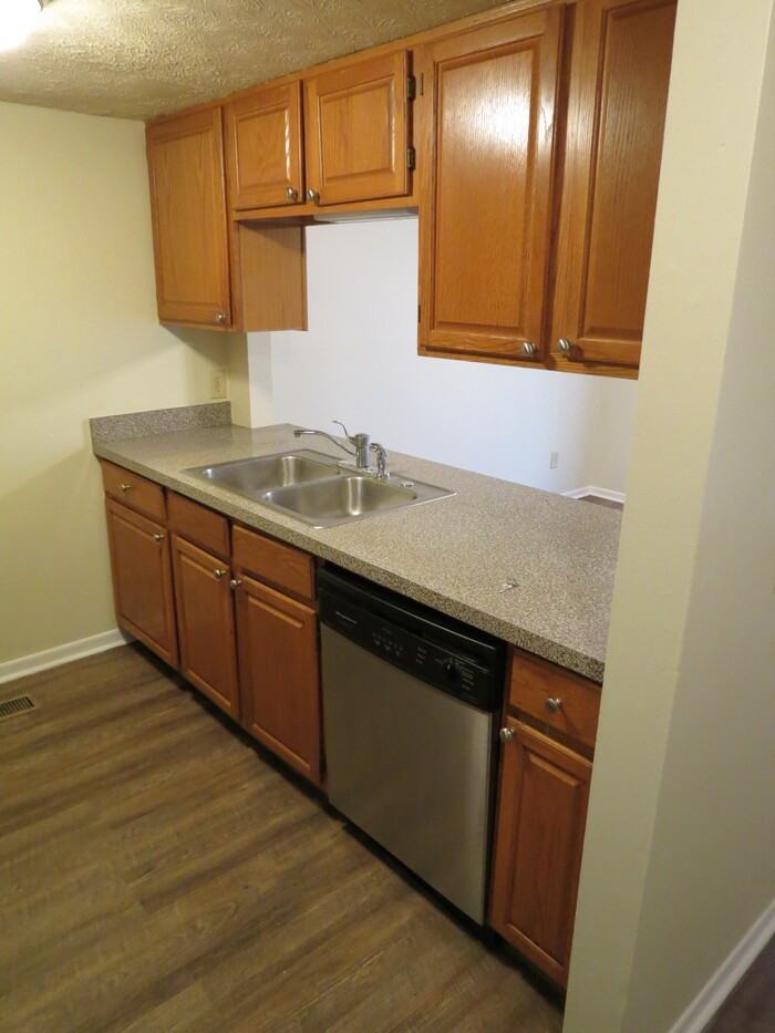 2269 Hughey Dr - Photo 5 of 19