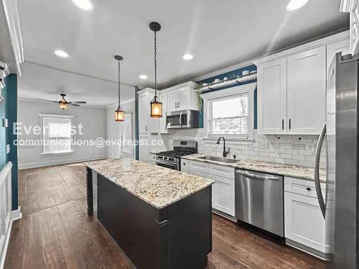 1845 Vesta Ave - Photo 3 of 21