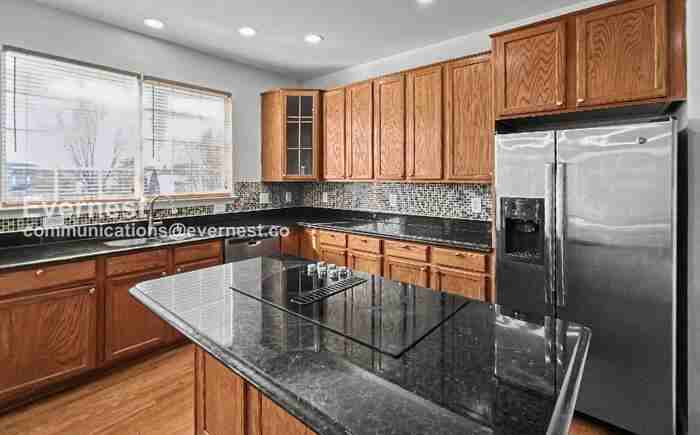 800 Fairwood Dr - Photo 3 of 37