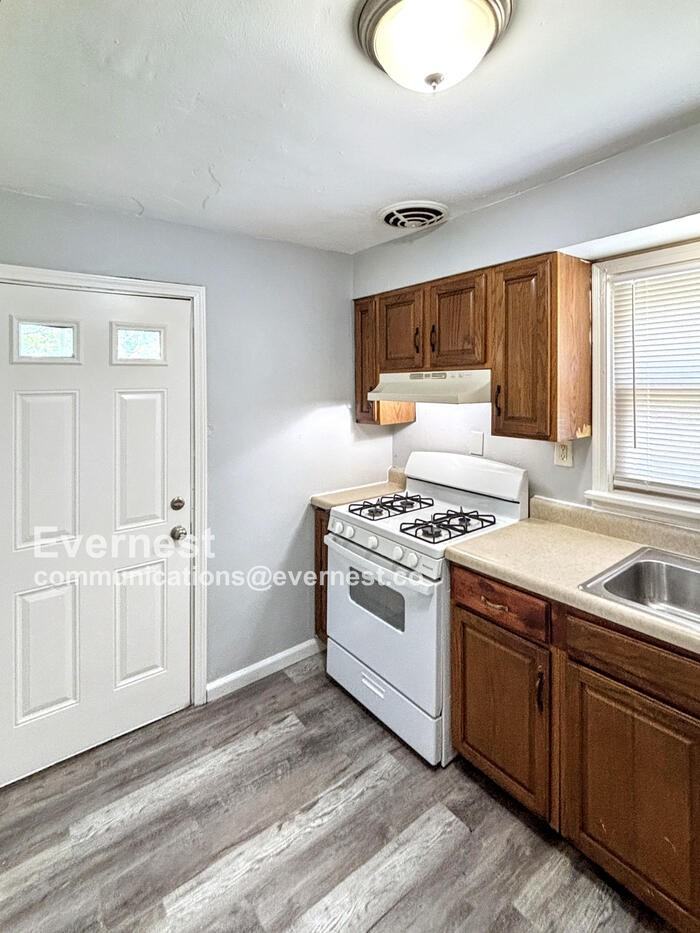 6149 Jackson Ave - Photo 3 of 17