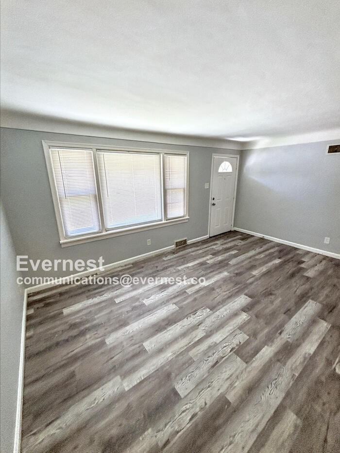 6149 Jackson Ave - Photo 6 of 17