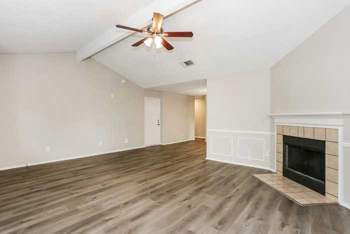 6715 Oregon Trl - Photo 4 of 16