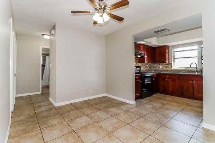 1733 Ragland Ave - Photo 4 of 15