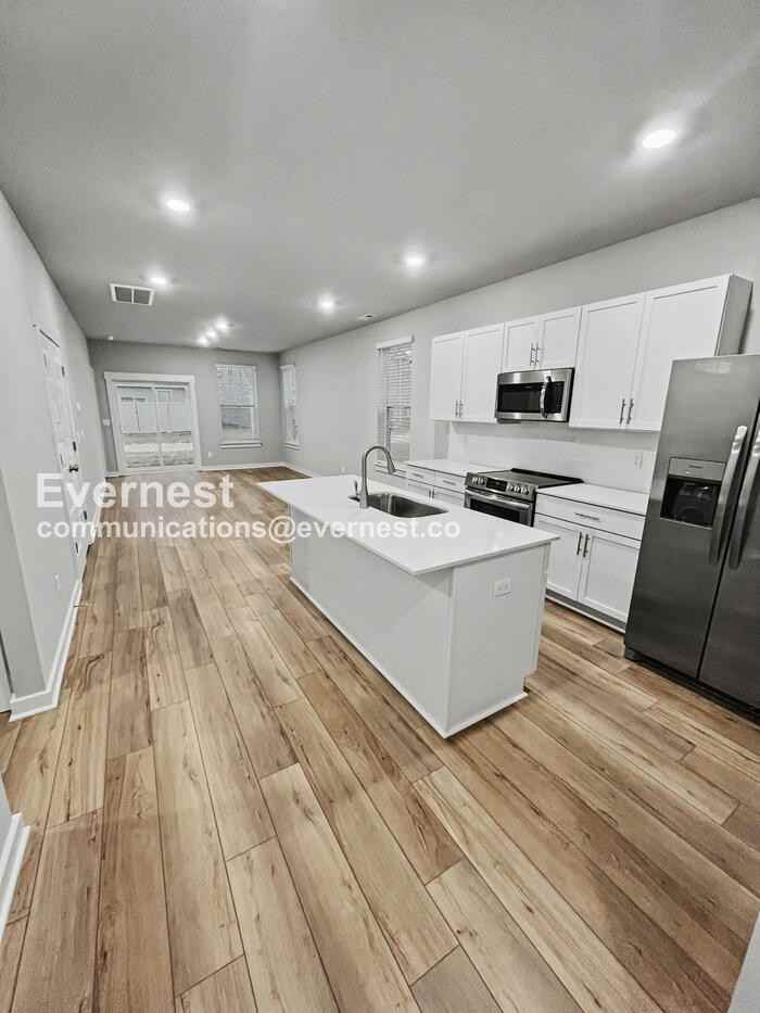 710 Mickelson Way - Photo 3 of 21