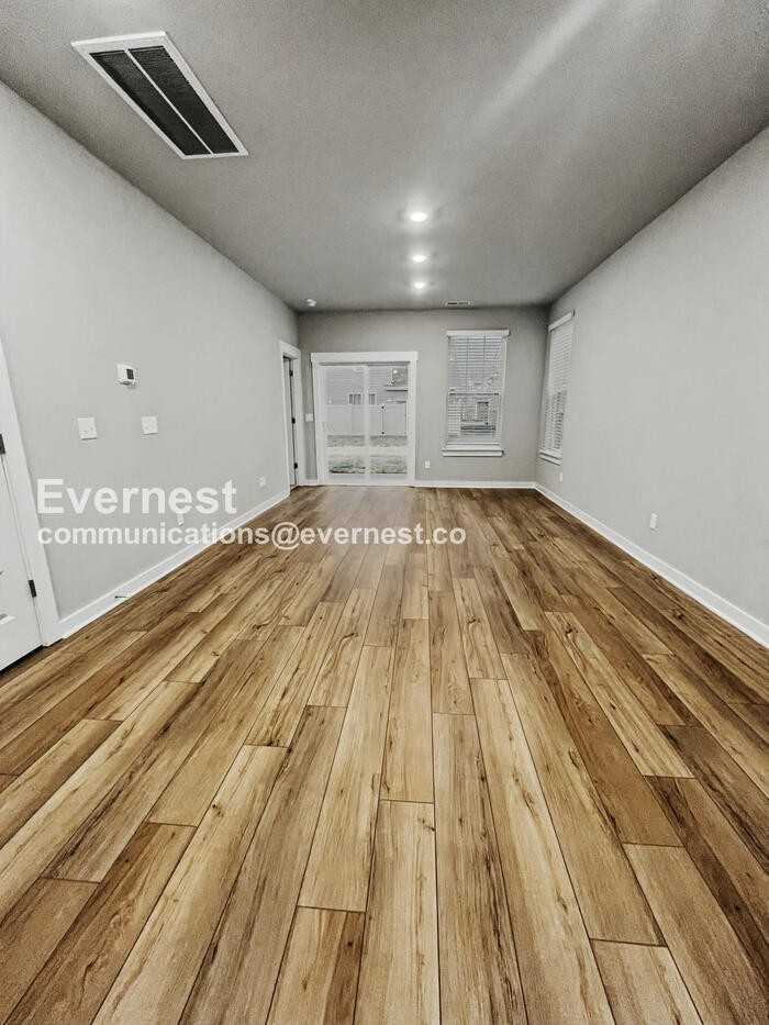 710 Mickelson Way - Photo 4 of 21