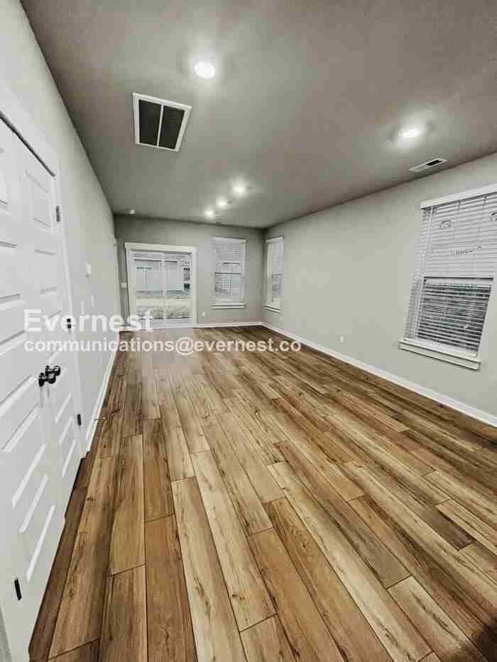 710 Mickelson Way - Photo 5 of 21