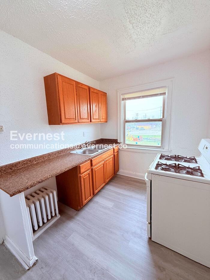 13909 Hartwell St #7 - Photo 3 of 22