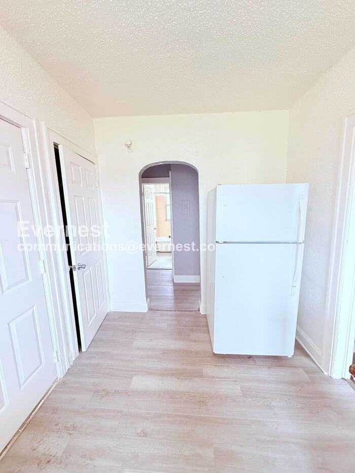 13909 Hartwell St #7 - Photo 4 of 22