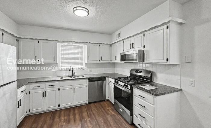 16008 W 151st Ter - Photo 3 of 29