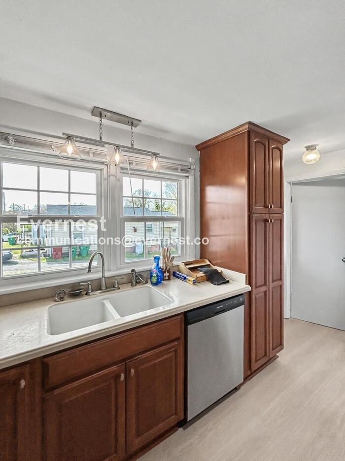 616 S Jefferson St - Photo 3 of 30