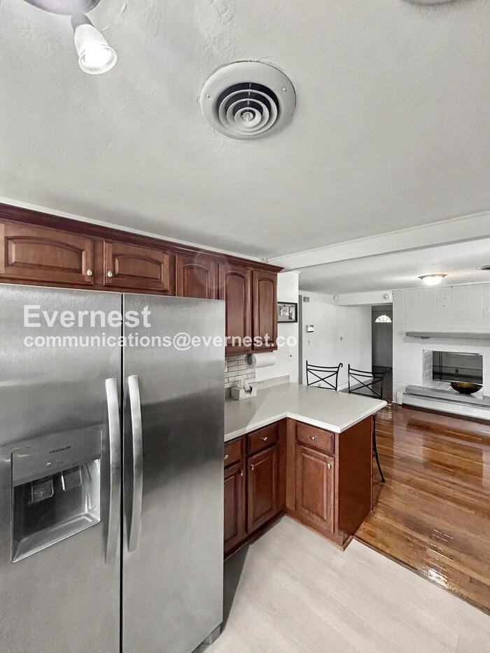 616 S Jefferson St - Photo 4 of 30