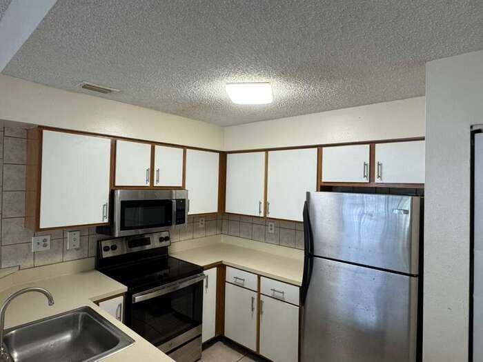 2445 Sw 18th Ter #1005 - Photo 2 of 4