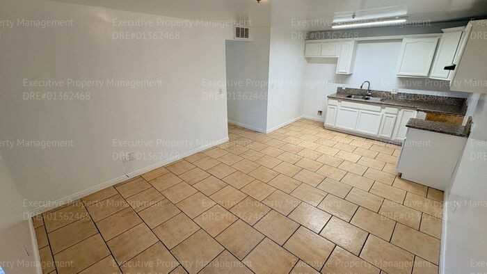 3017 Potomac Ave #9 - Photo 4 of 25