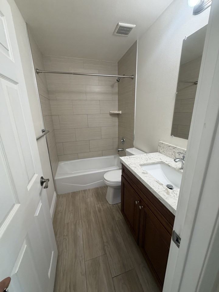 102 N 13th Ave #D - Photo 6 of 8