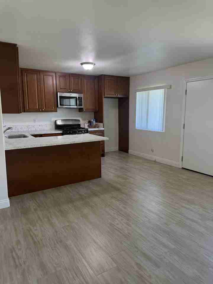 102 N 13th Ave #D - Photo 5 of 8