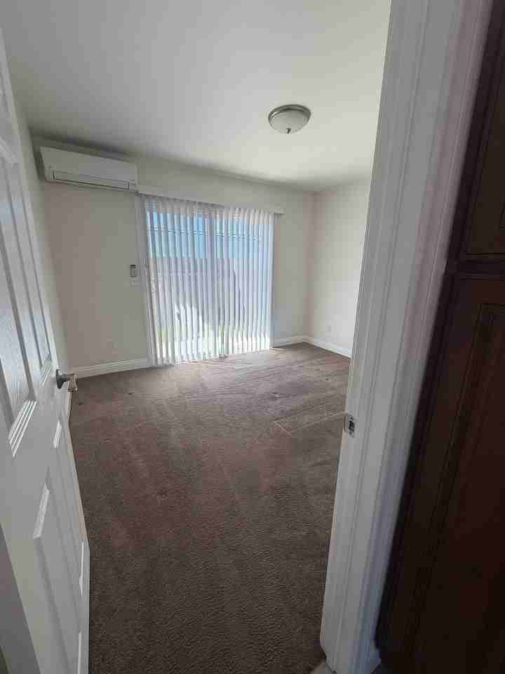 102 N 13th Ave #D - Photo 3 of 8