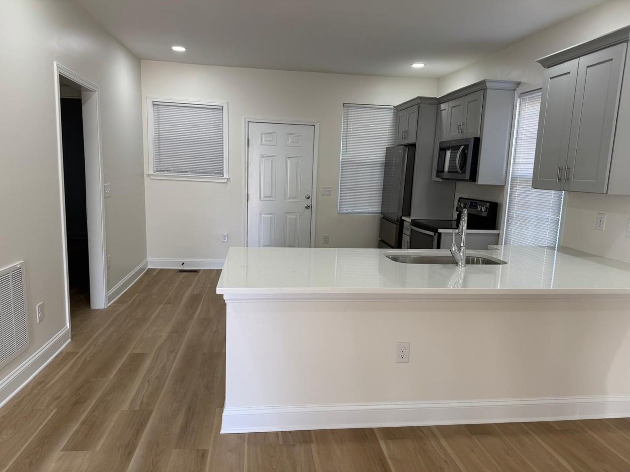242 Pearl St #NA - Photo 6 of 15