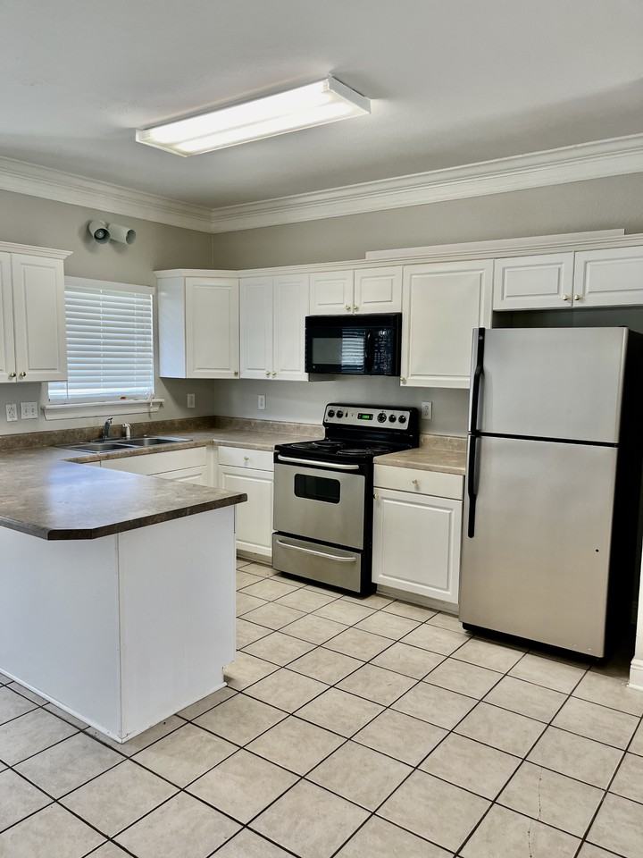 1256 Saint Andrews Ln #NA - Photo 3 of 11