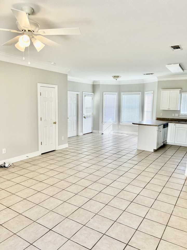 1256 Saint Andrews Ln #NA - Photo 4 of 11