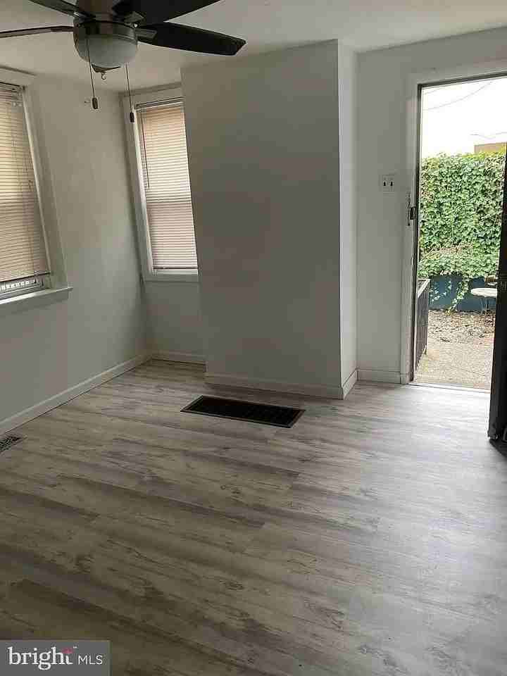 511 S 13th St #B - Photo 3 of 10