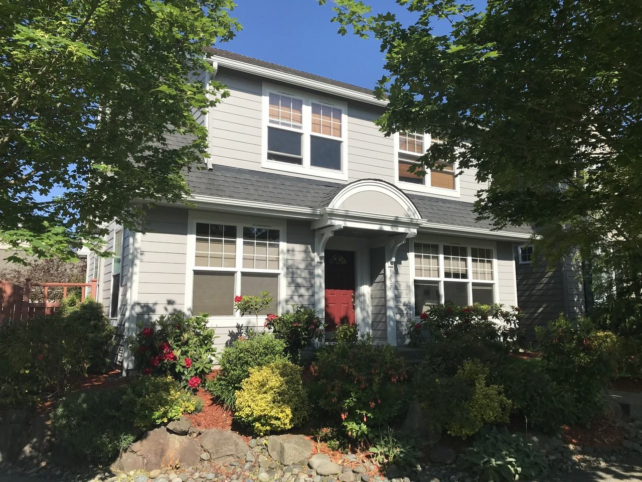 1727 12th Ave Ne #NA - Photo 2 of 26