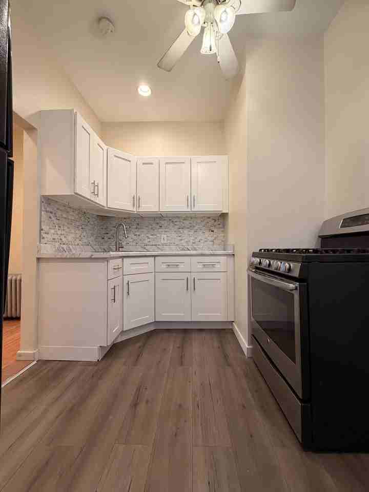 7774 Montgomery Ave - Photo 6 of 17