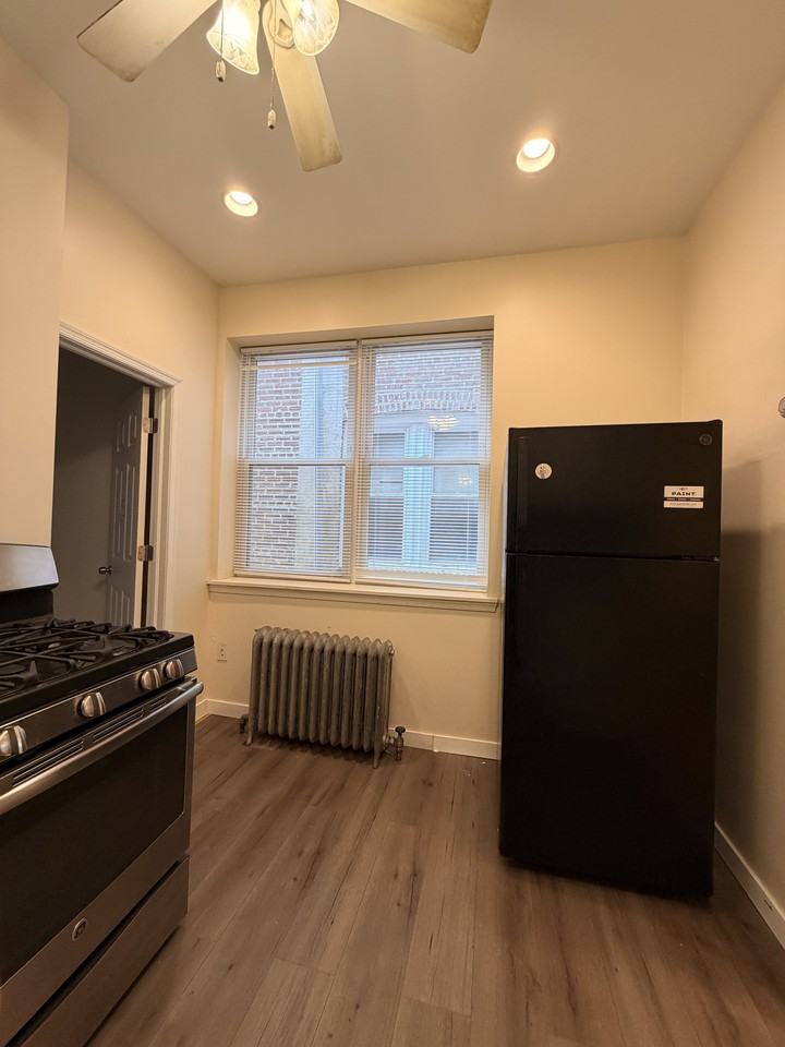 7774 Montgomery Ave - Photo 7 of 17